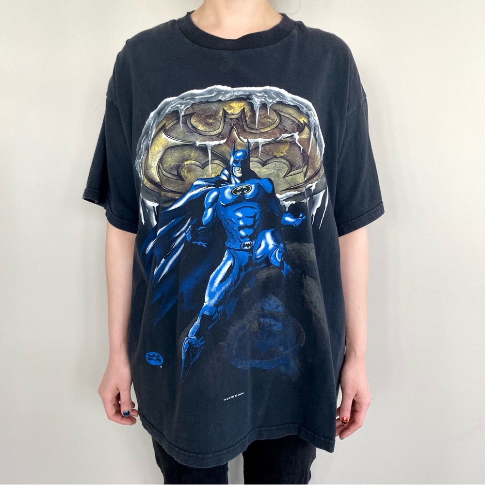 Vintage 1997 Batman & Robin DC Comics graphic t-shirt. 🖤